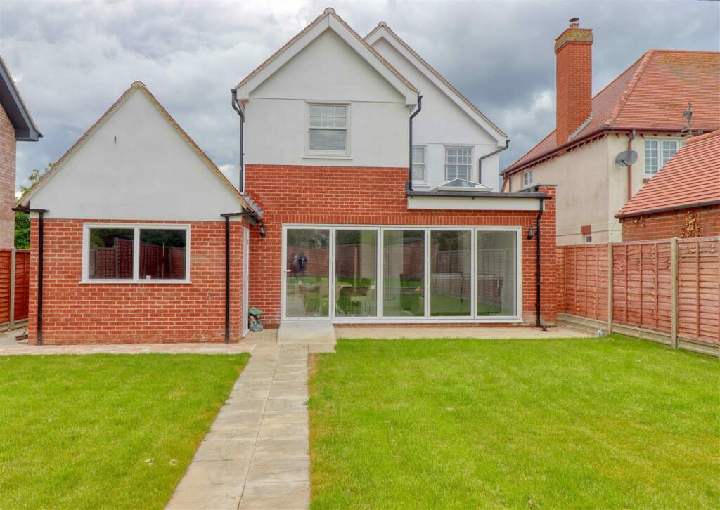 Additional image 16 of Upper Third Avenue, Frinton on Sea