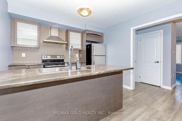 Additional image 17 of 22 Francesco St