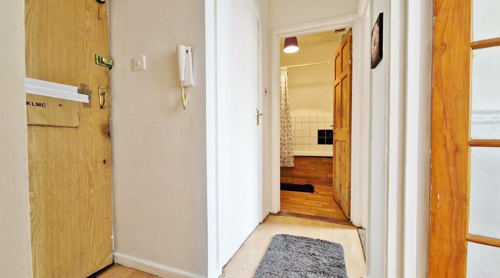 Additional image 4 of High Street, Walton On The Naze