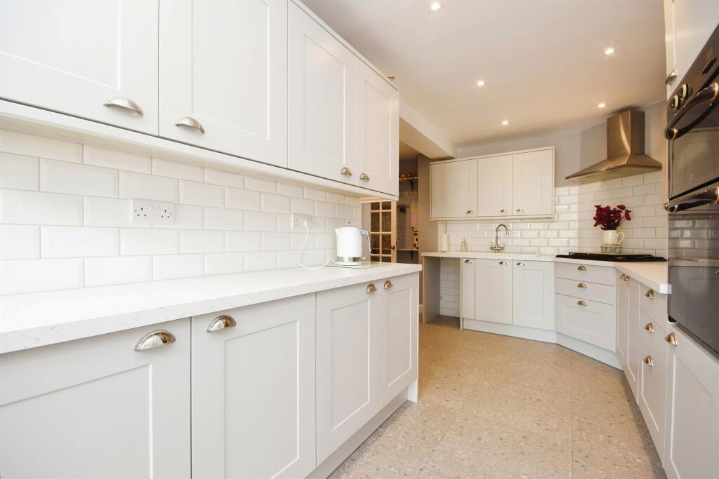 Additional image 19 of Hatch Road, Pilgrims Hatch, Brentwood