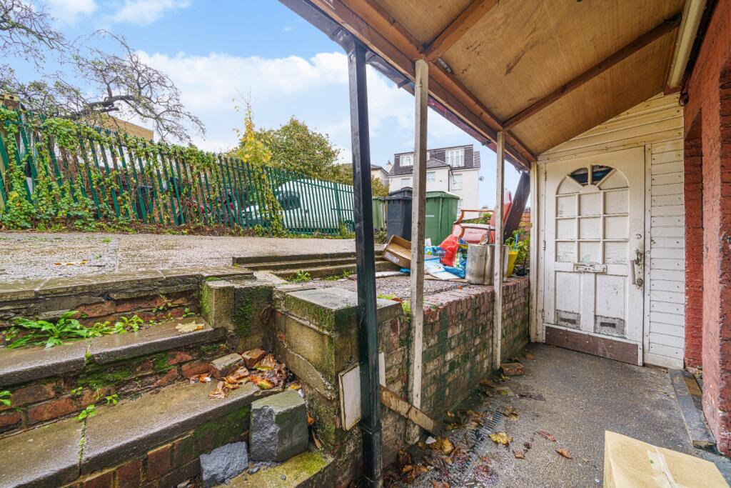 Additional image 3 of 3 Ye Market, Selsdon Road, South Croydon, Surrey, CR2 6PW