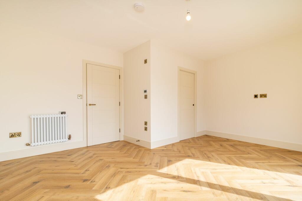 Additional image 6 of 44 The Green, Surrey, CR6