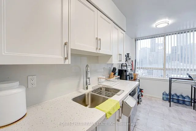 Additional image 4 of 633 Bay St Unit 2308