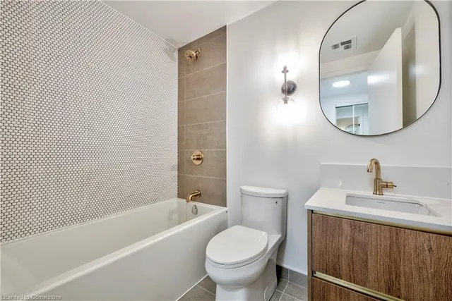 Additional image 11 of 1285 Queen St Unit 514