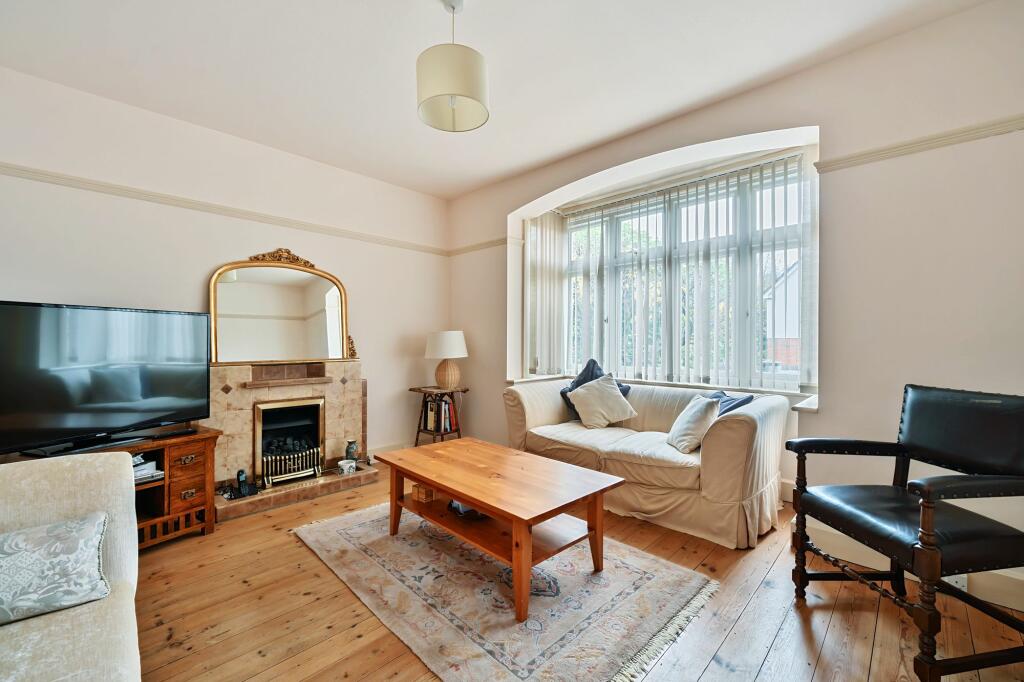 Additional image 3 of Farningham Road, Caterham, CR3