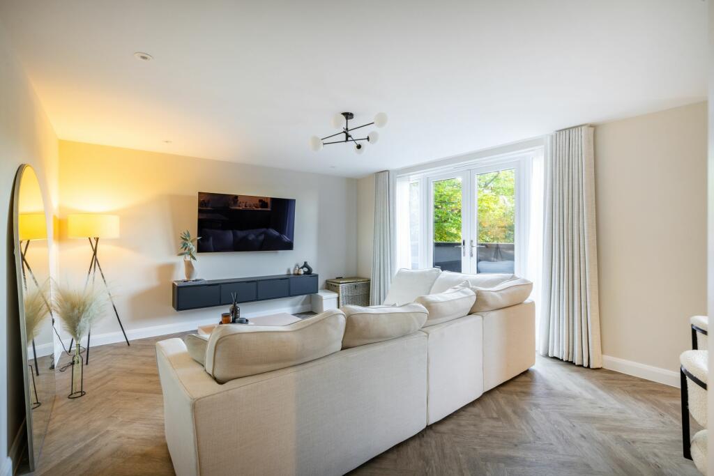 Additional image 16 of Golf Side Mews, Coulsdon, CR5