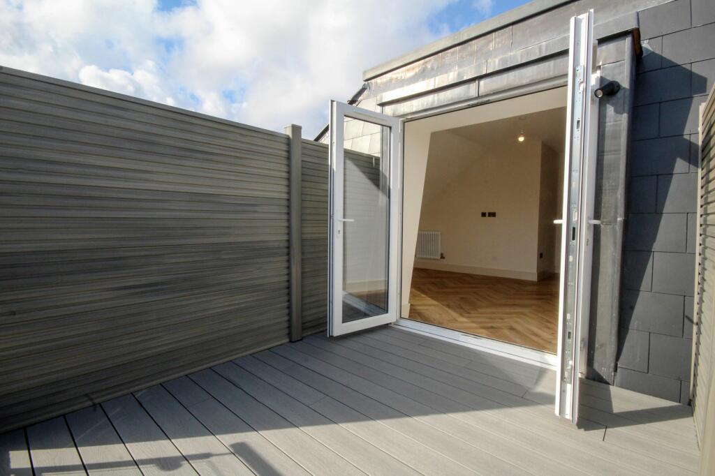 Additional image 7 of 44 The Green, Surrey, CR6