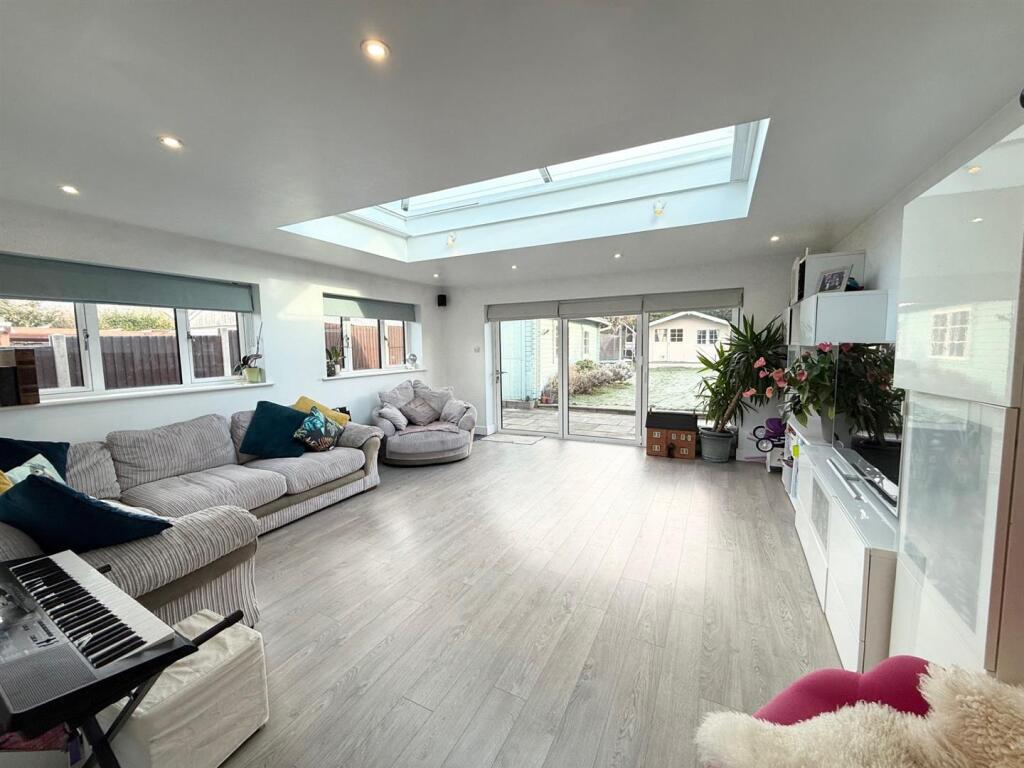 Additional image 4 of Oakland Gardens, Hutton, Brentwood