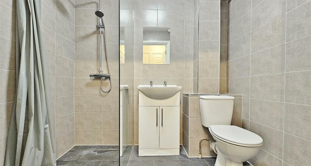 Additional image 6 of Louise Close, Walton On The Naze