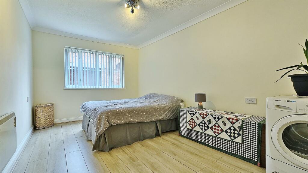 Additional image 5 of Louise Close, Walton On The Naze