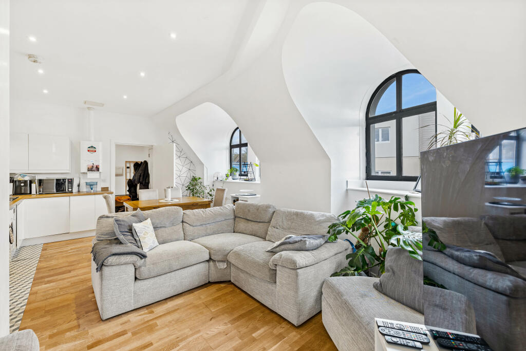 Additional image 11 of Ref: EL - Whyteleafe Hill, Whyteleafe, CR3 0FA