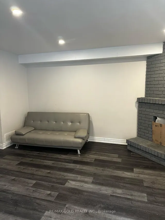 Additional image 36 of 4 Simmons Blvd