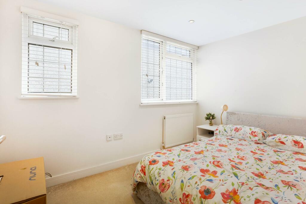 Additional image 7 of 3A Woodmansterne Road, Coulsdon, CR5