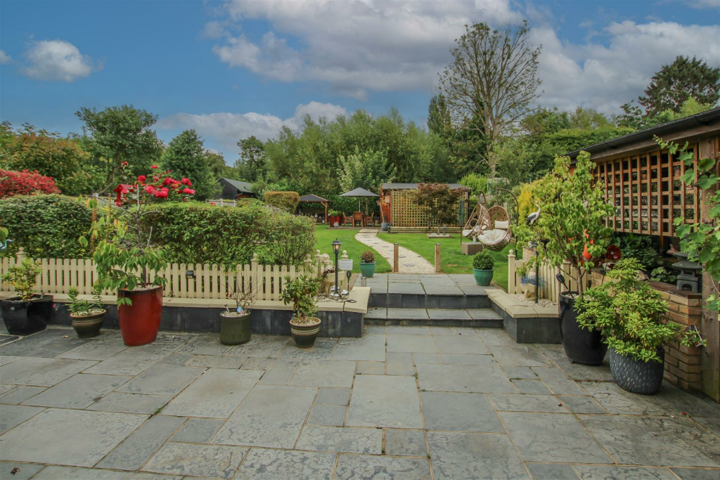 Additional image 9 of Honeypot Lane, Brentwood