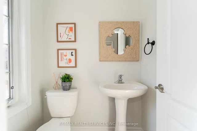 Additional image 18 of 112 Amaranth Cres