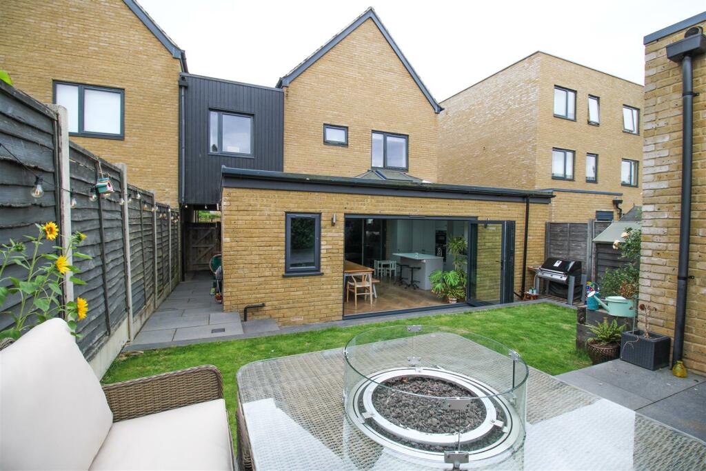 Additional image 13 of Barnsley Wood Rise, Newhall