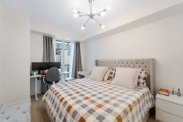 Additional image 30 of 70 Roehampton Ave Unit 1122