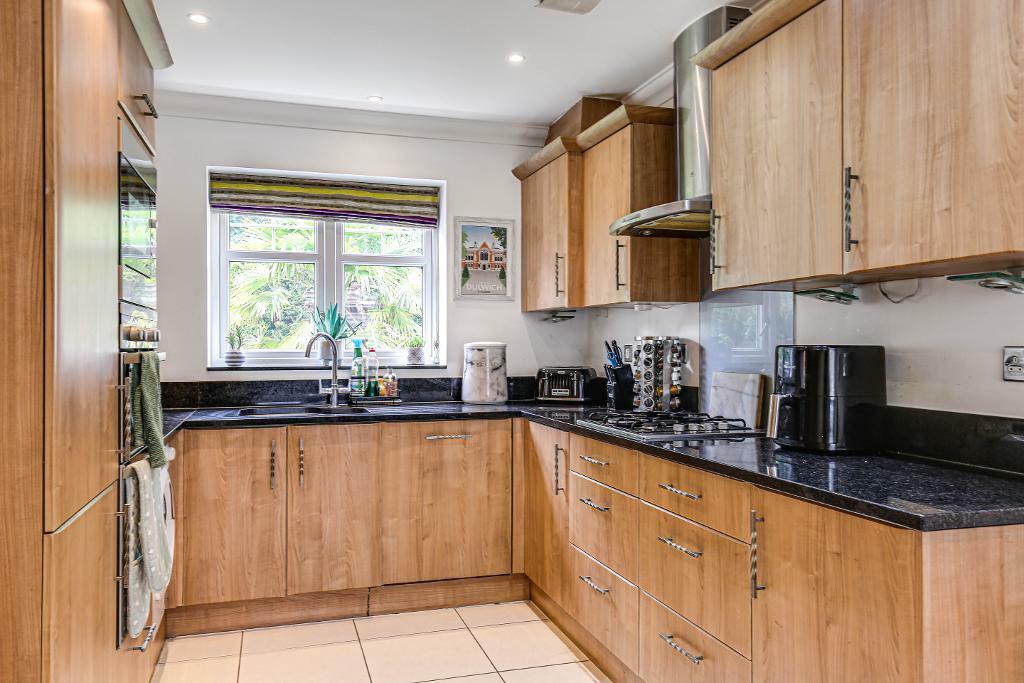 Additional image 9 of Searchwood Heights, Warlingham, CR6 9GE