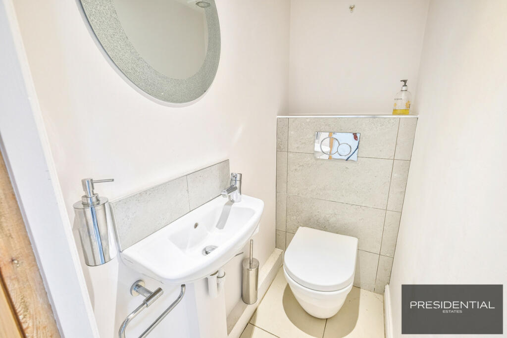 Additional image 16 of Dukes Avenue, Theydon Bois, CM16