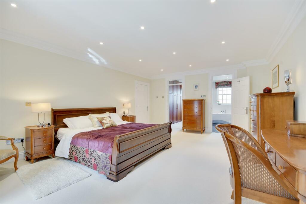 Additional image 20 of Thorndon Approach, Herongate, Brentwood