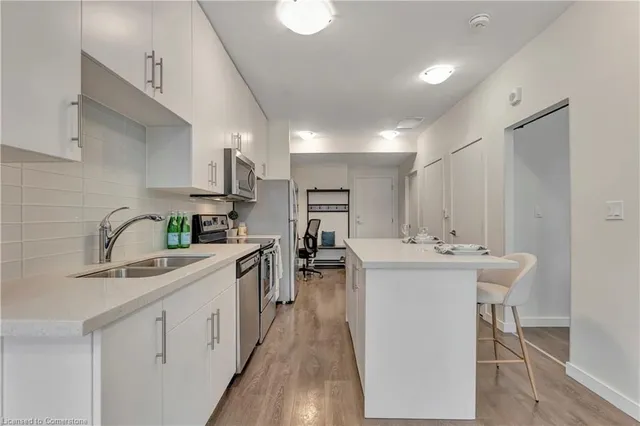 Additional image 9 of 690 King St Unit 203