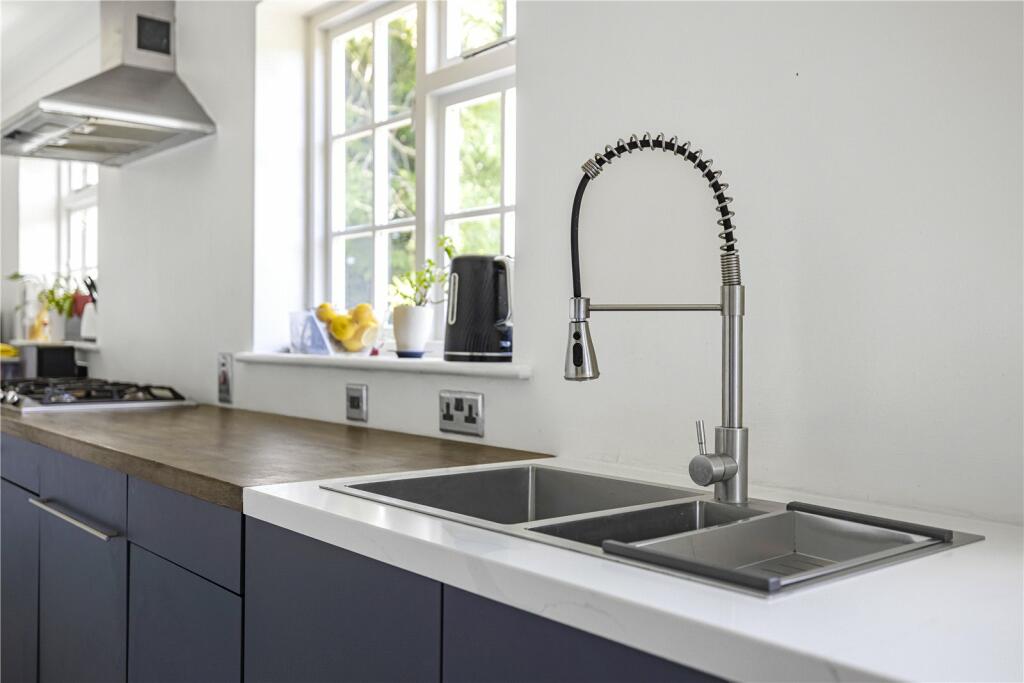 Additional image 5 of Dornford Gardens, Coulsdon, CR5