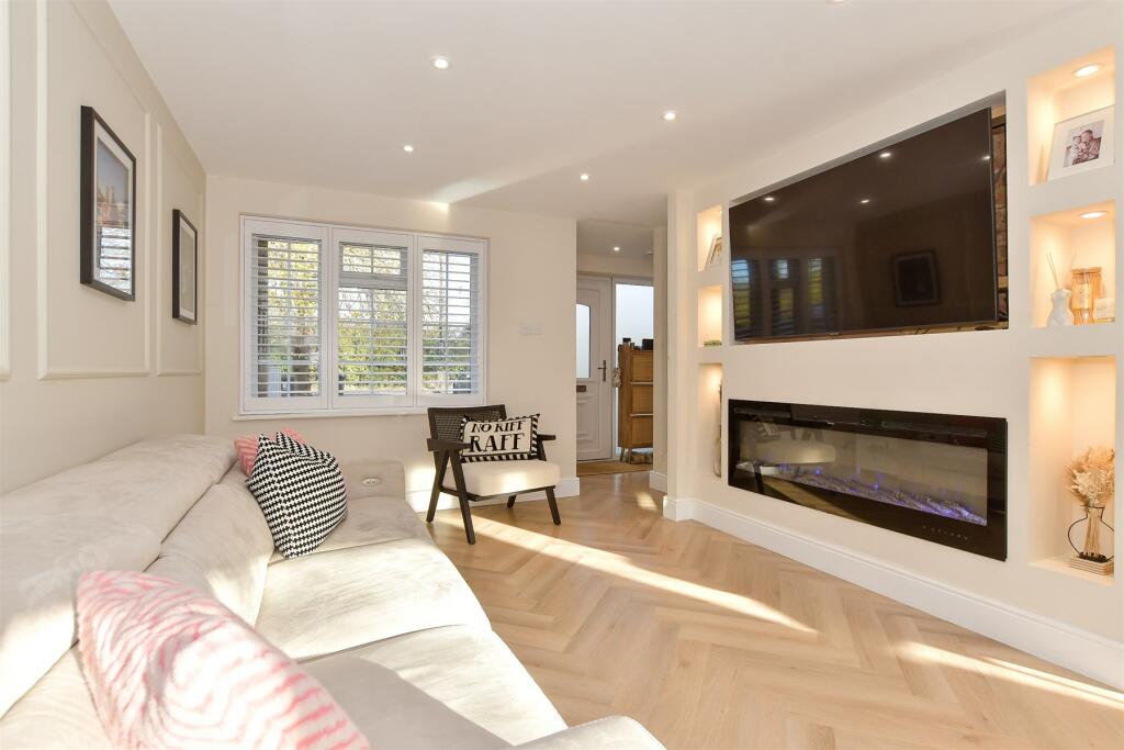 Additional image 10 of Elm Close, Epping Green, Essex