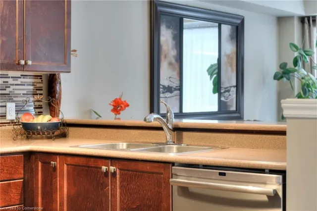 Additional image 13 of 26 Renfrew St