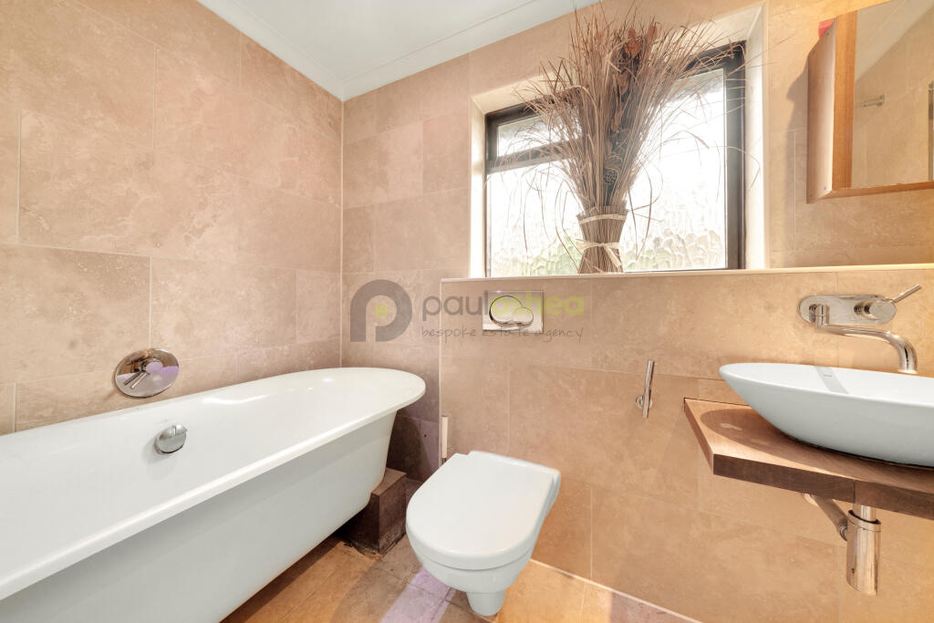 Additional image 15 of Farrers Place, Shirley Hills