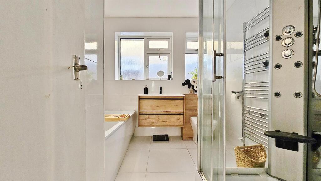 Additional image 13 of Ferndown Road, Frinton-On-Sea