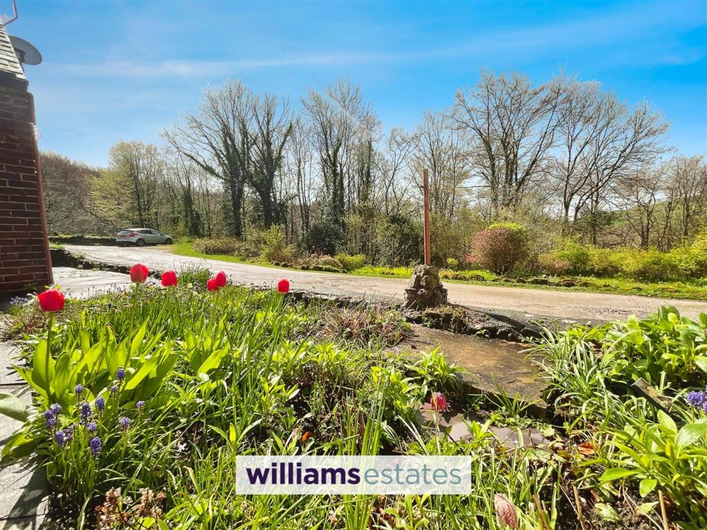 Additional image 16 of Village Road, Mold