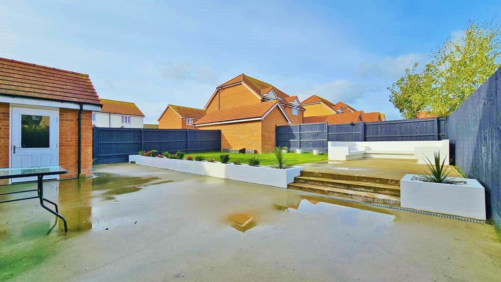 Additional image 27 of Skippers Way, Walton On The Naze