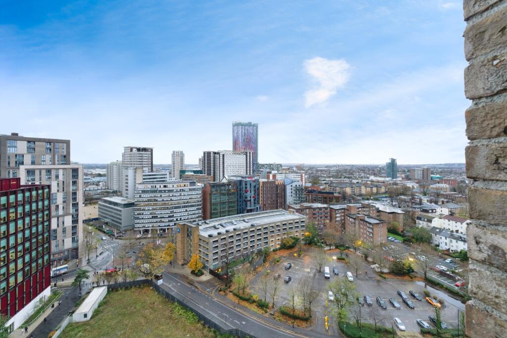 Additional image 2 of 1 Caithness Walk, Croydon, CR0