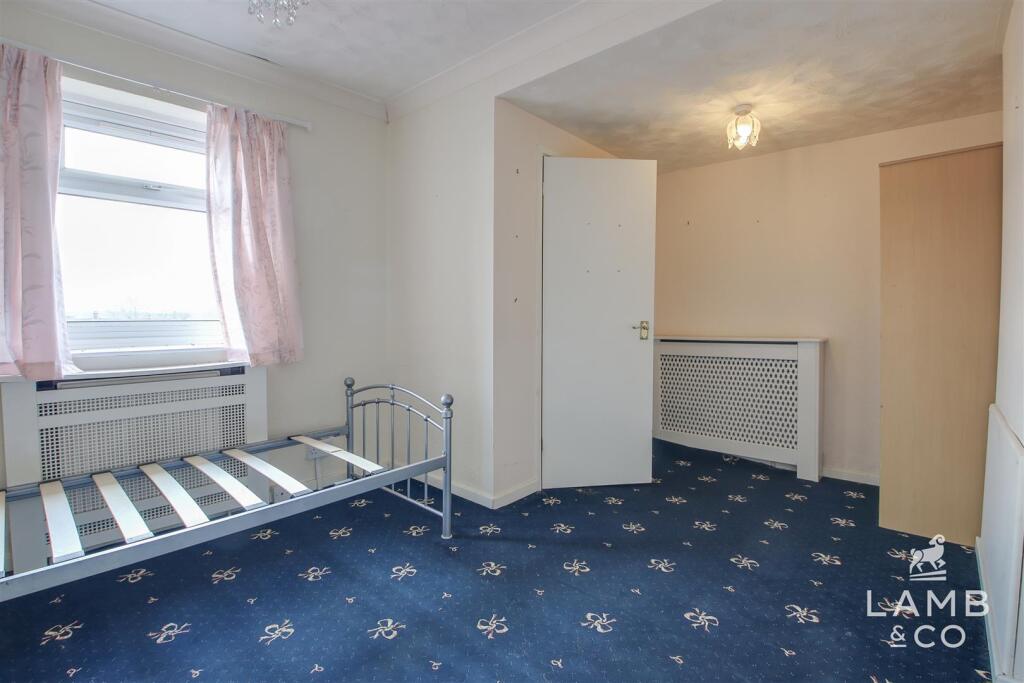 Additional image 19 of Cliff Parade, Walton On The Naze