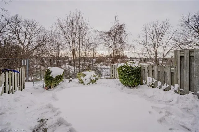 Additional image 24 of 25 Upper Canada Dr Unit 27