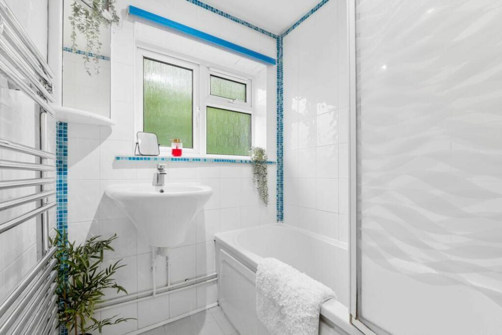 Additional image 13 of 6 Lime Grove, Warlingham, Surrey, CR6 9DB