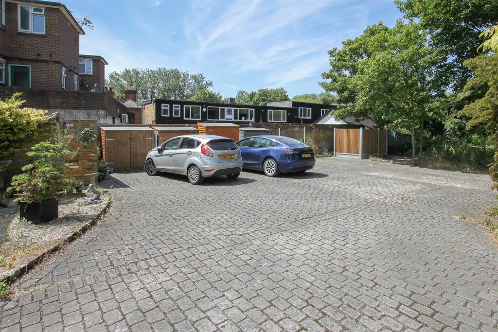 Additional image 14 of High Street, Ongar
