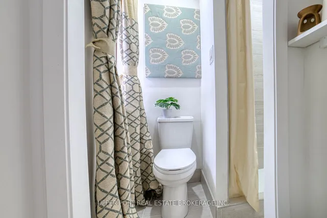 Additional image 18 of 23 Larabee Cres