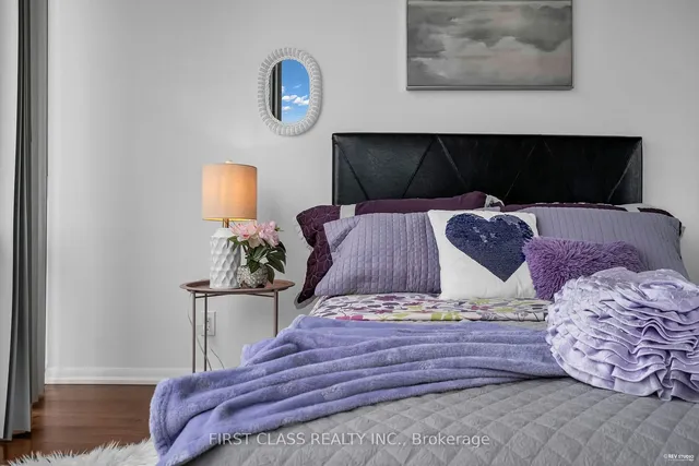 Additional image 16 of 832 Bay St Unit 4609