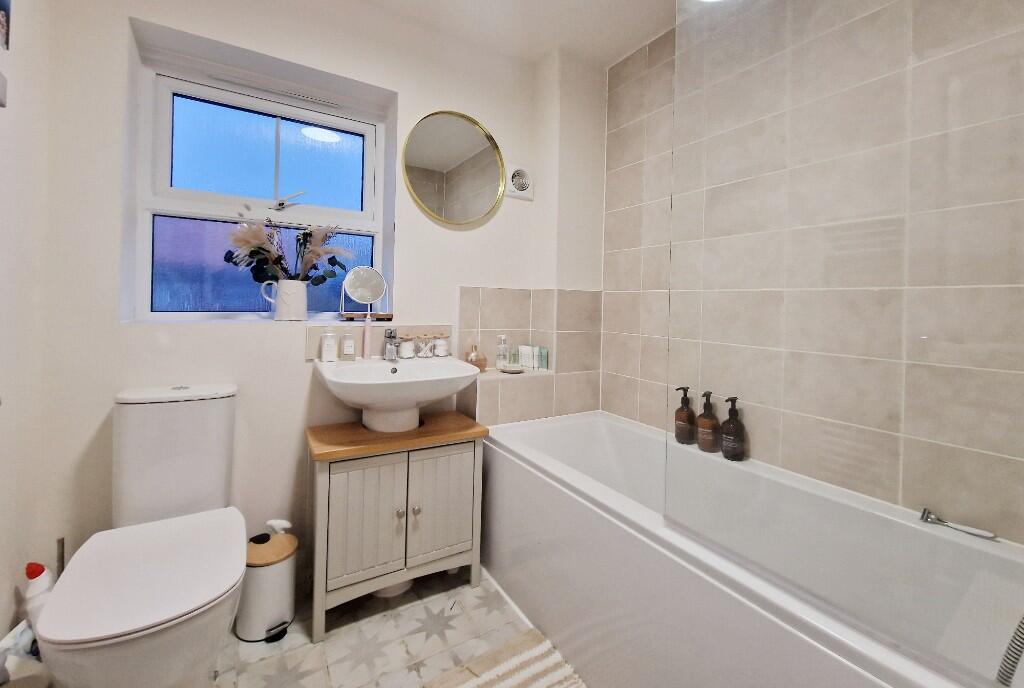 Additional image 7 of Valley Road, Burnham-On-Crouch, Essex, CM0