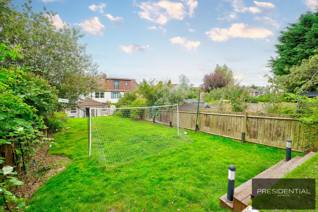 Additional image 39 of Dukes Avenue, Theydon Bois, CM16