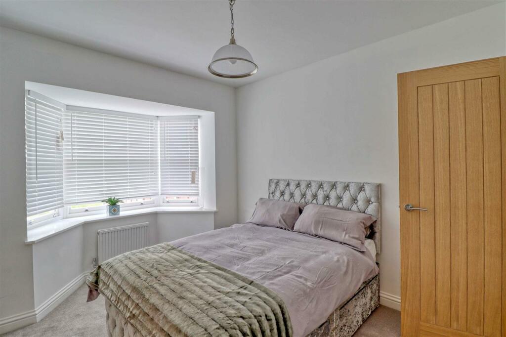 Additional image 5 of Upper Third Avenue, Frinton on Sea