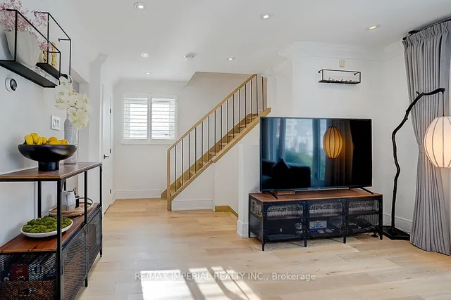 Additional image 9 of 3 Guytoi Crt