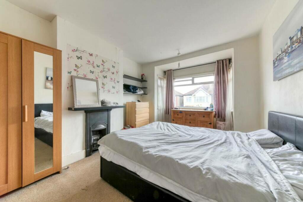 Additional image 5 of Manor Way, Mitcham, CR4