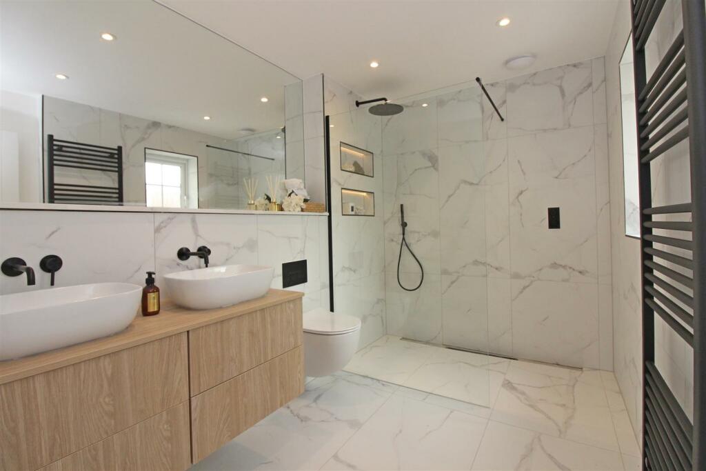 Additional image 10 of Waltham Grange Close