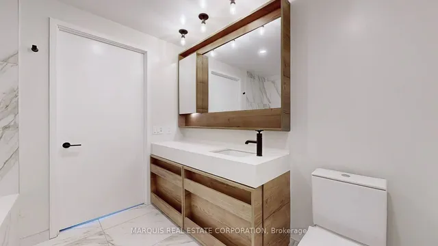 Additional image 9 of 505 Richmond St Unit 1222