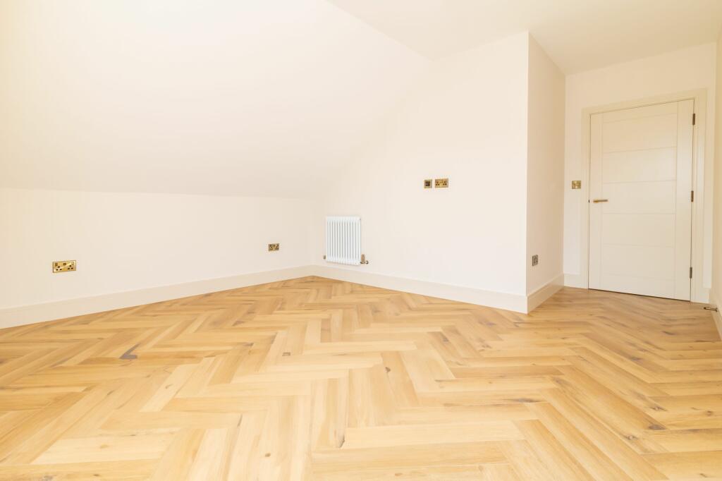 Additional image 5 of 44 The Green, Surrey, CR6