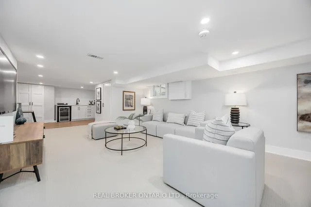 Additional image 30 of 34 Earl Haig Ave