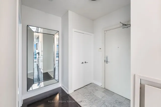 Additional image 3 of 438 King St Unit Ph03