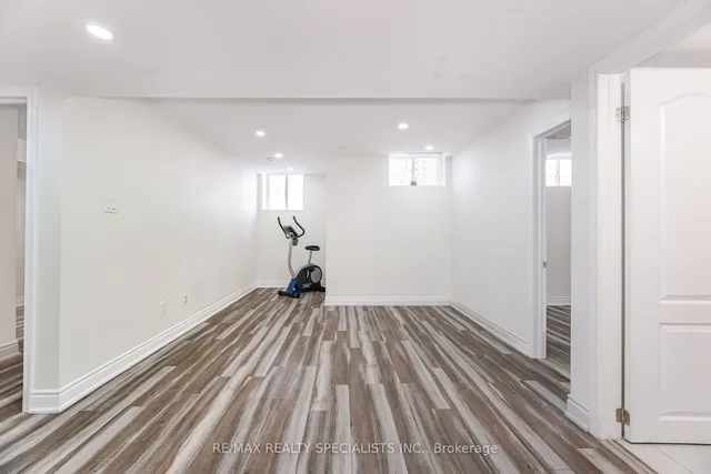 Additional image 38 of 42 Balloon Cres